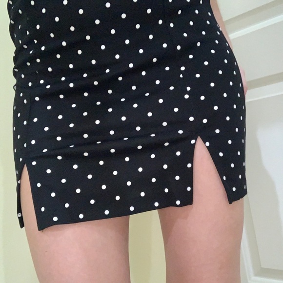 Polka dot slit hem mini skirt - Picture 3 of 9